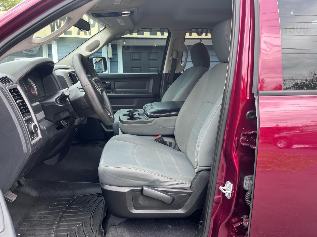 RAM 1500 Express 4x4 Quad Cab 6'4" Box 2017
