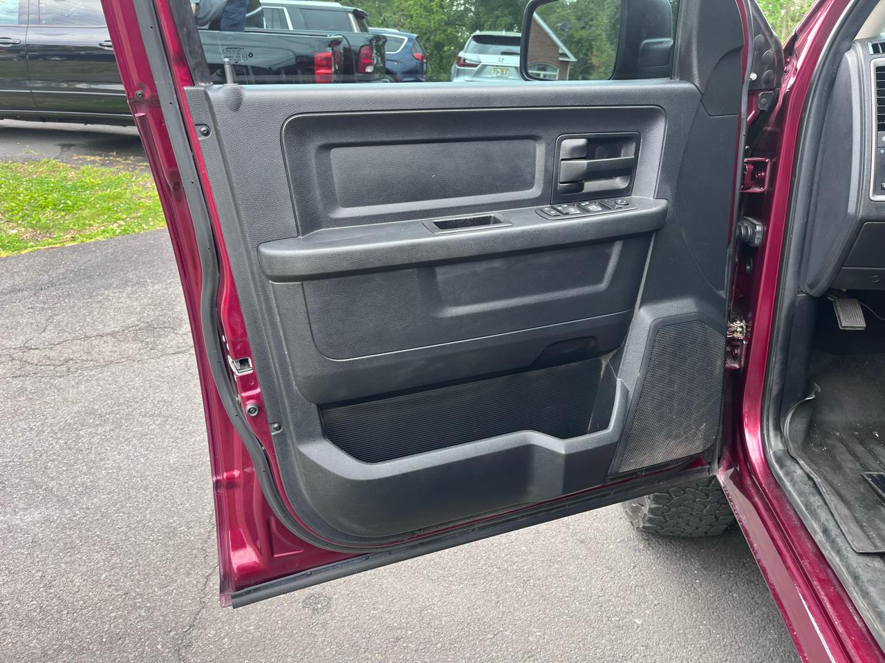 RAM 1500 Express 4x4 Quad Cab 6'4" Box 2017