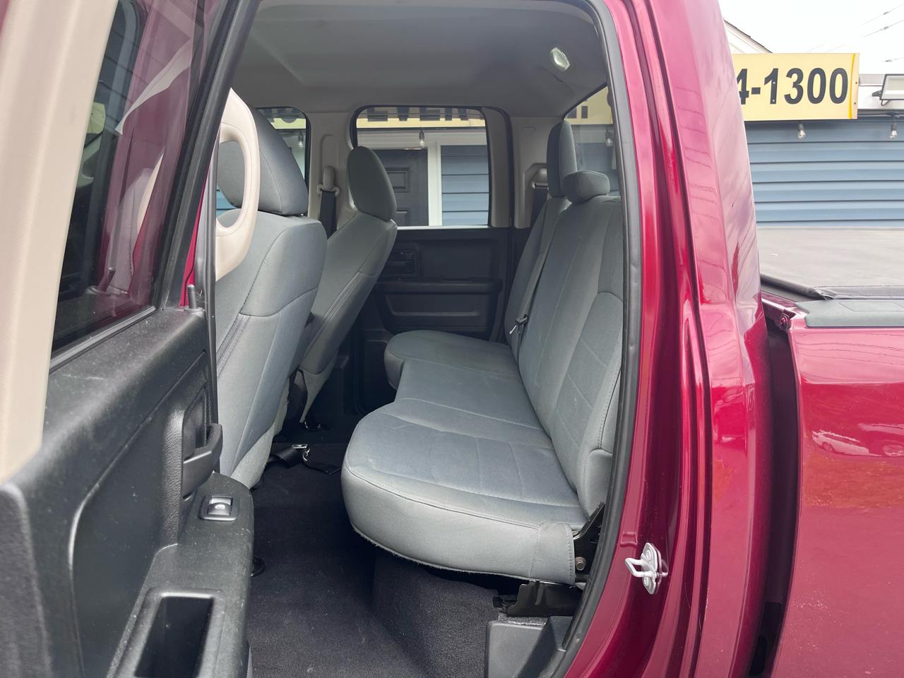 RAM 1500 Express 4x4 Quad Cab 6'4" Box 2017