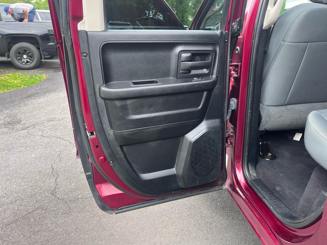 RAM 1500 Express 4x4 Quad Cab 6'4" Box 2017