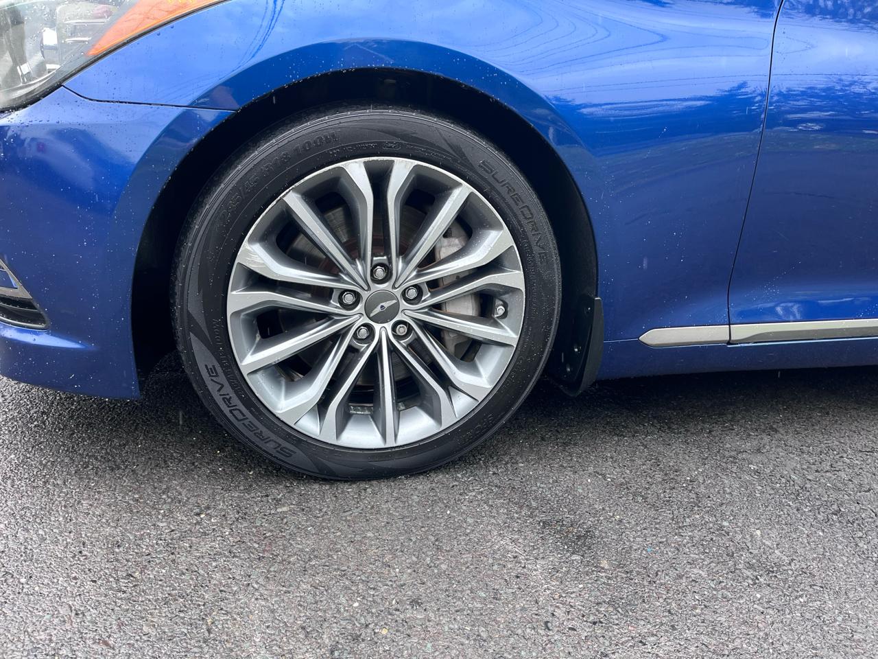 Hyundai Genesis 4dr Sdn V6 3.8L AWD 2015