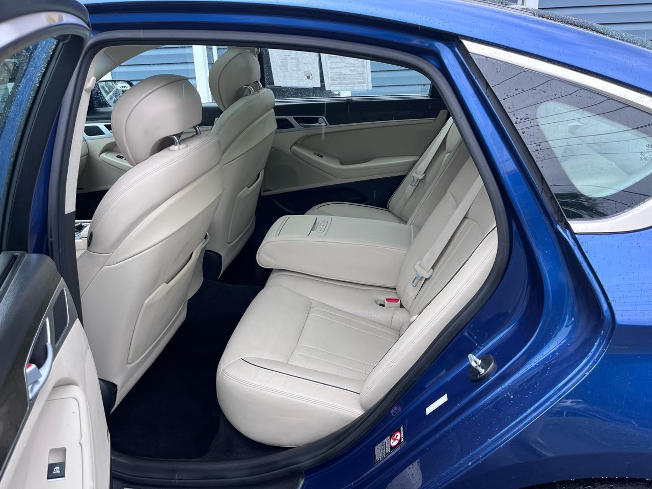 Hyundai Genesis 4dr Sdn V6 3.8L AWD 2015