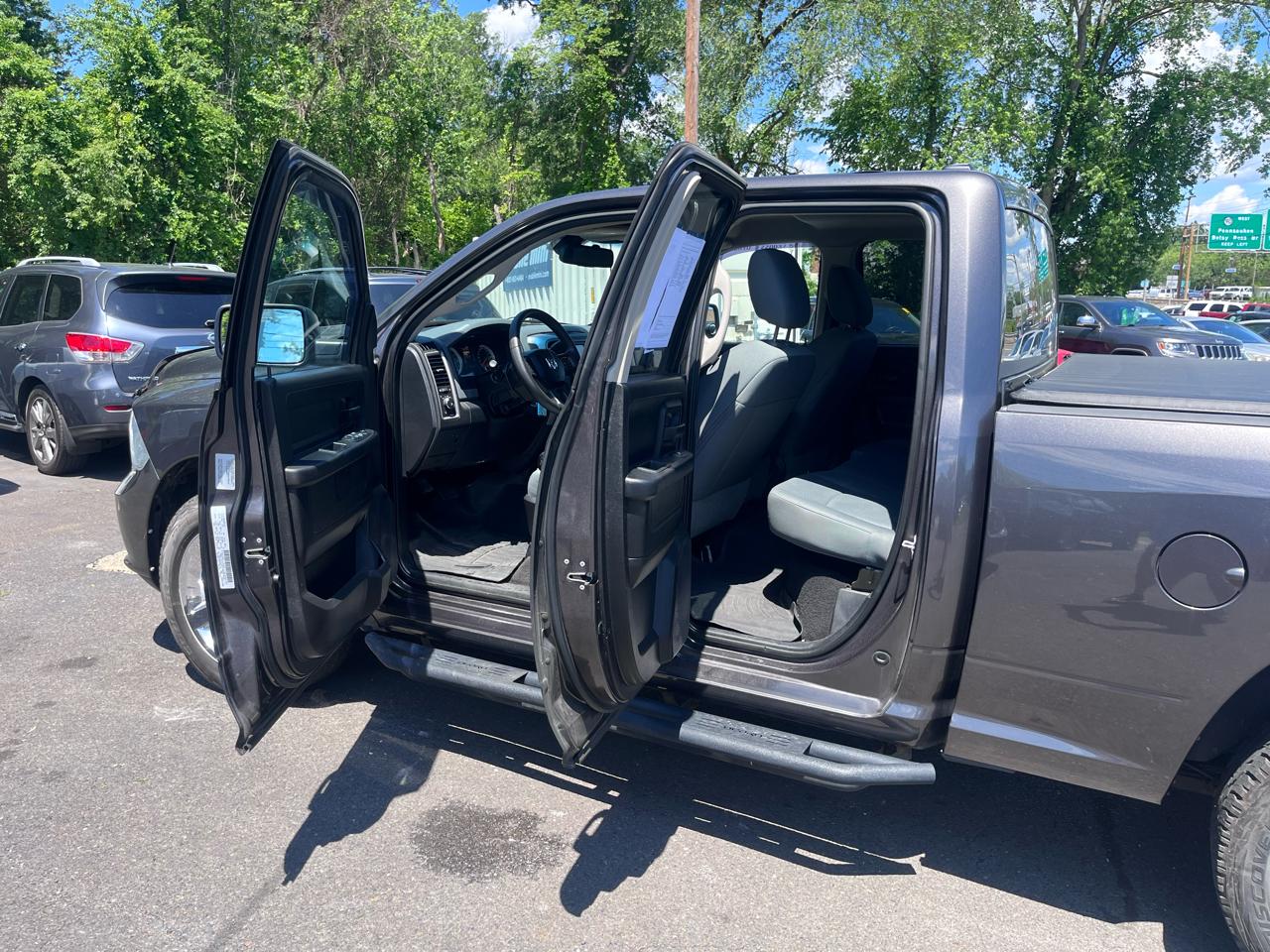 RAM 1500 4WD Quad Cab 140.5" Express 2015