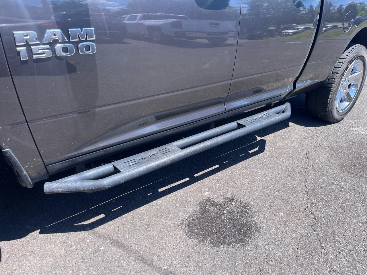 RAM 1500 4WD Quad Cab 140.5" Express 2015