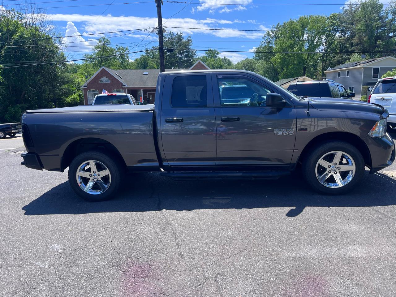 RAM 1500 4WD Quad Cab 140.5" Express 2015