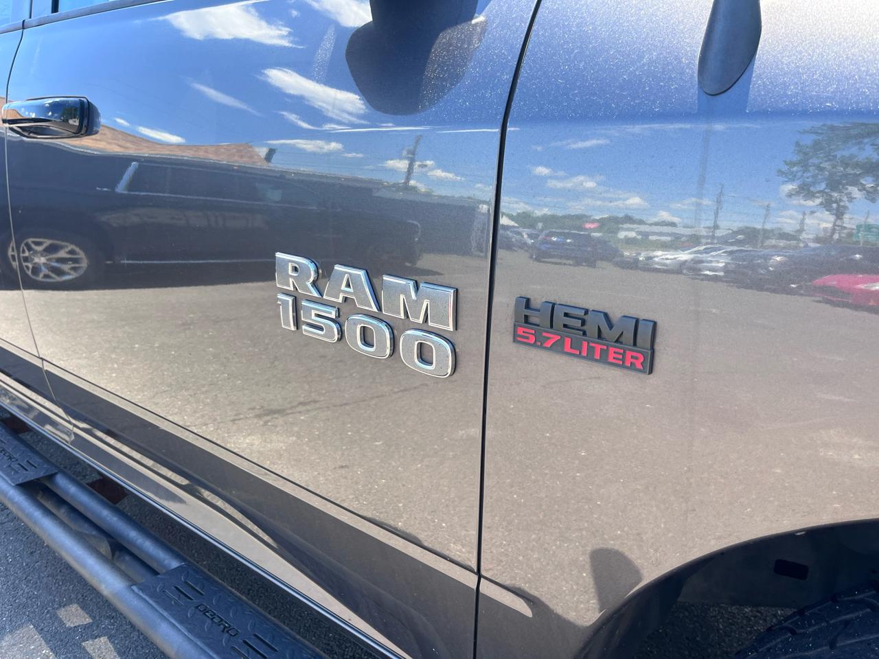 RAM 1500 4WD Quad Cab 140.5" Express 2015