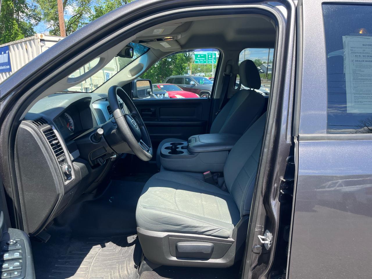 RAM 1500 4WD Quad Cab 140.5" Express 2015