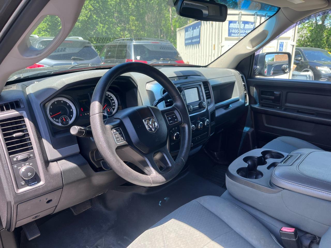RAM 1500 4WD Quad Cab 140.5" Express 2015