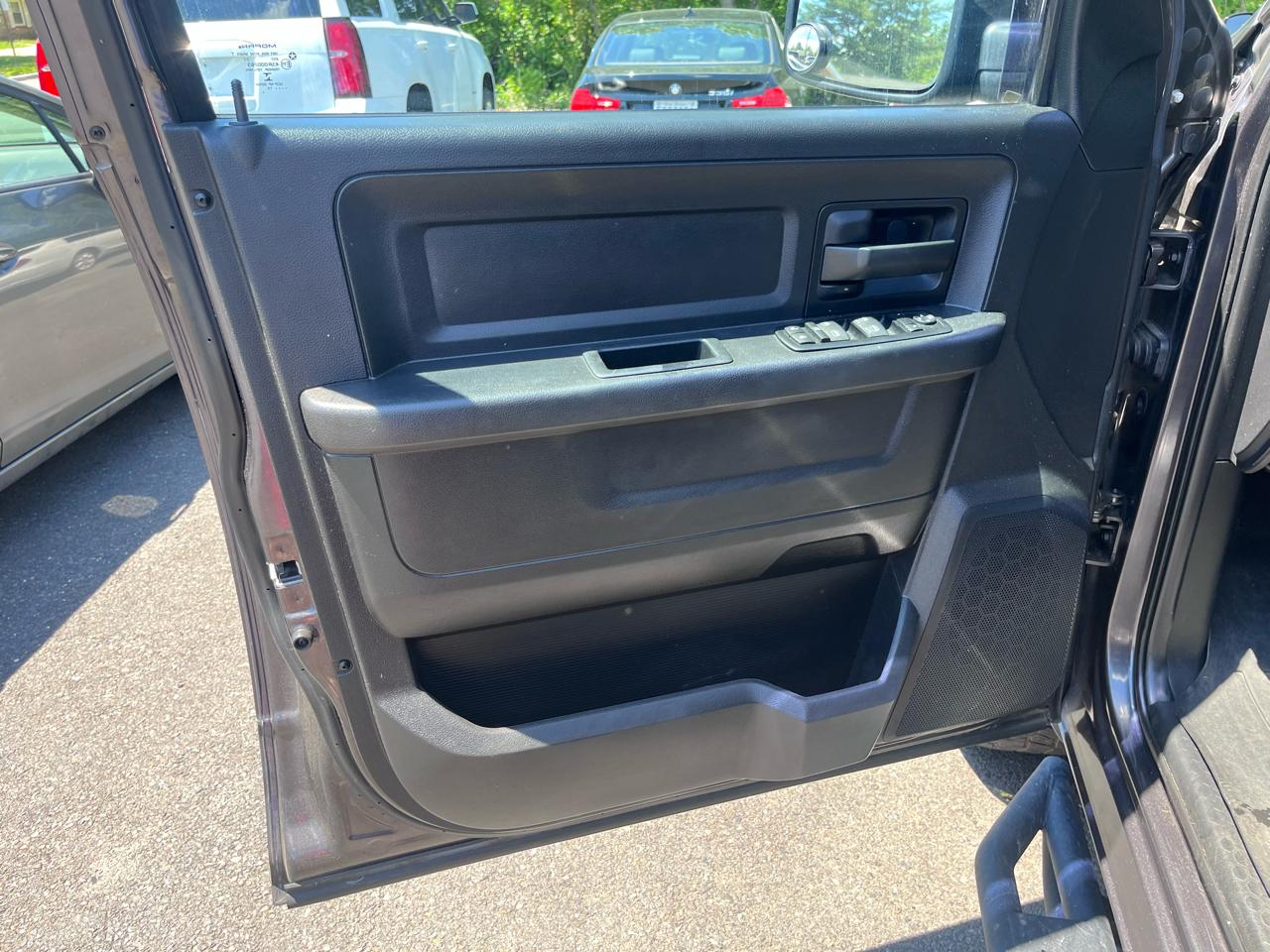 RAM 1500 4WD Quad Cab 140.5" Express 2015