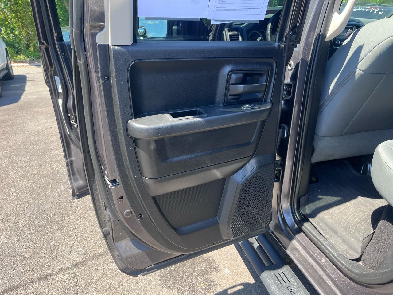 RAM 1500 4WD Quad Cab 140.5" Express 2015