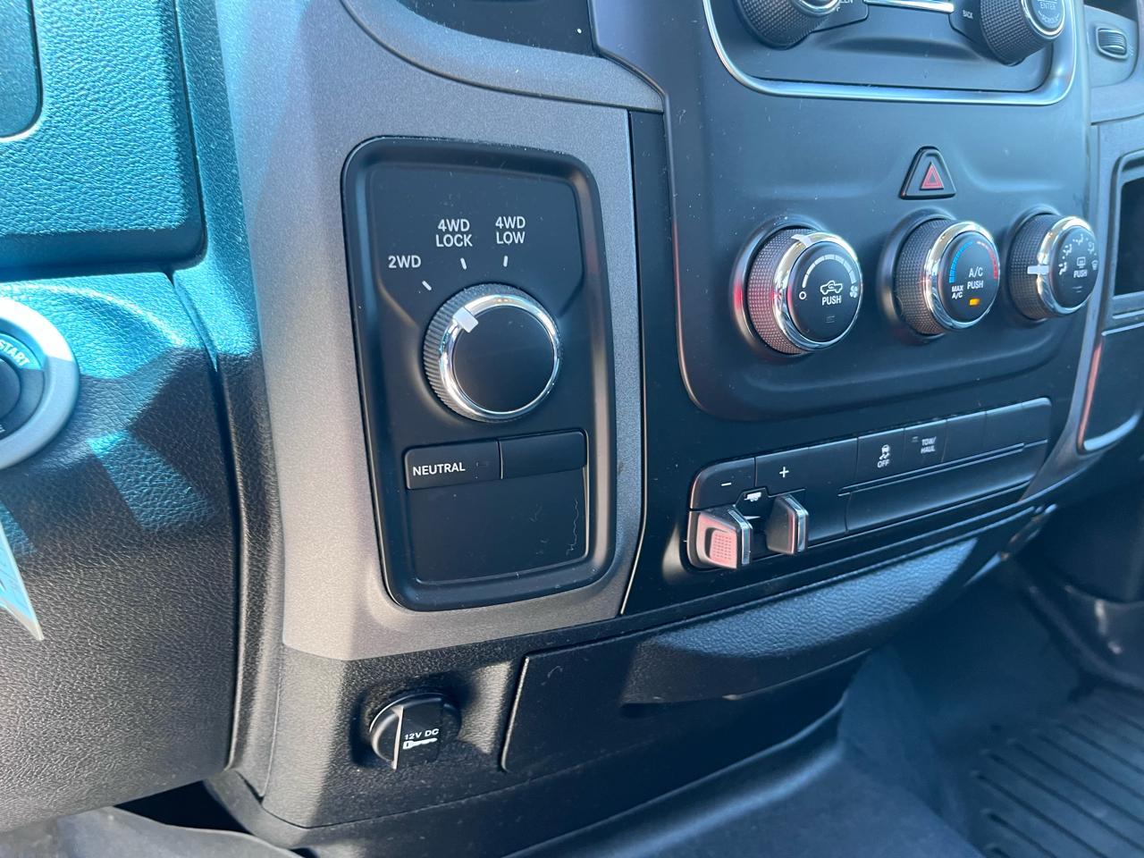 RAM 1500 4WD Quad Cab 140.5" Express 2015