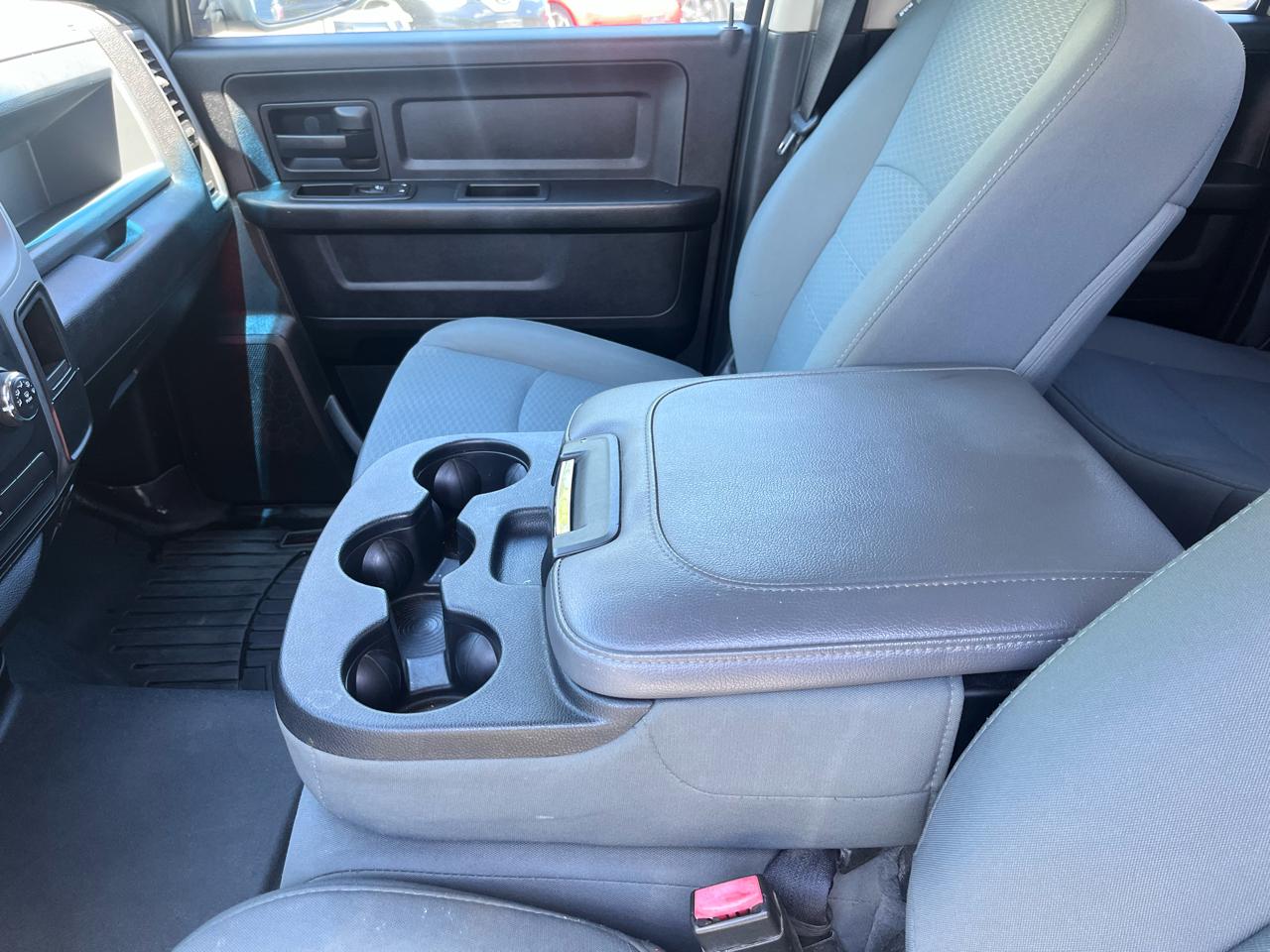 RAM 1500 4WD Quad Cab 140.5" Express 2015