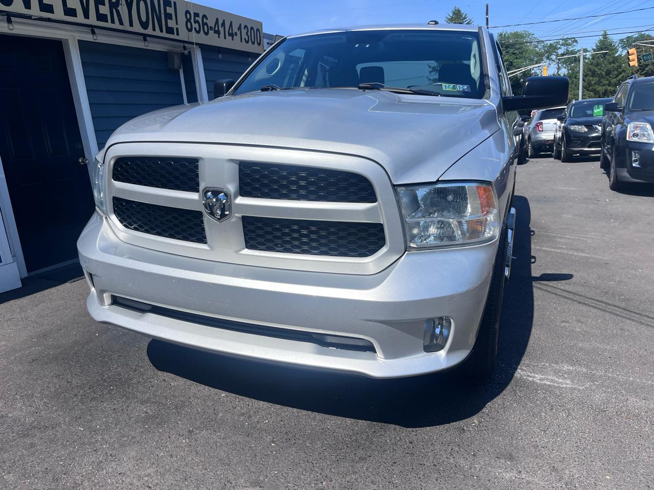 RAM 1500 4WD Crew Cab 140.5" Express 2014