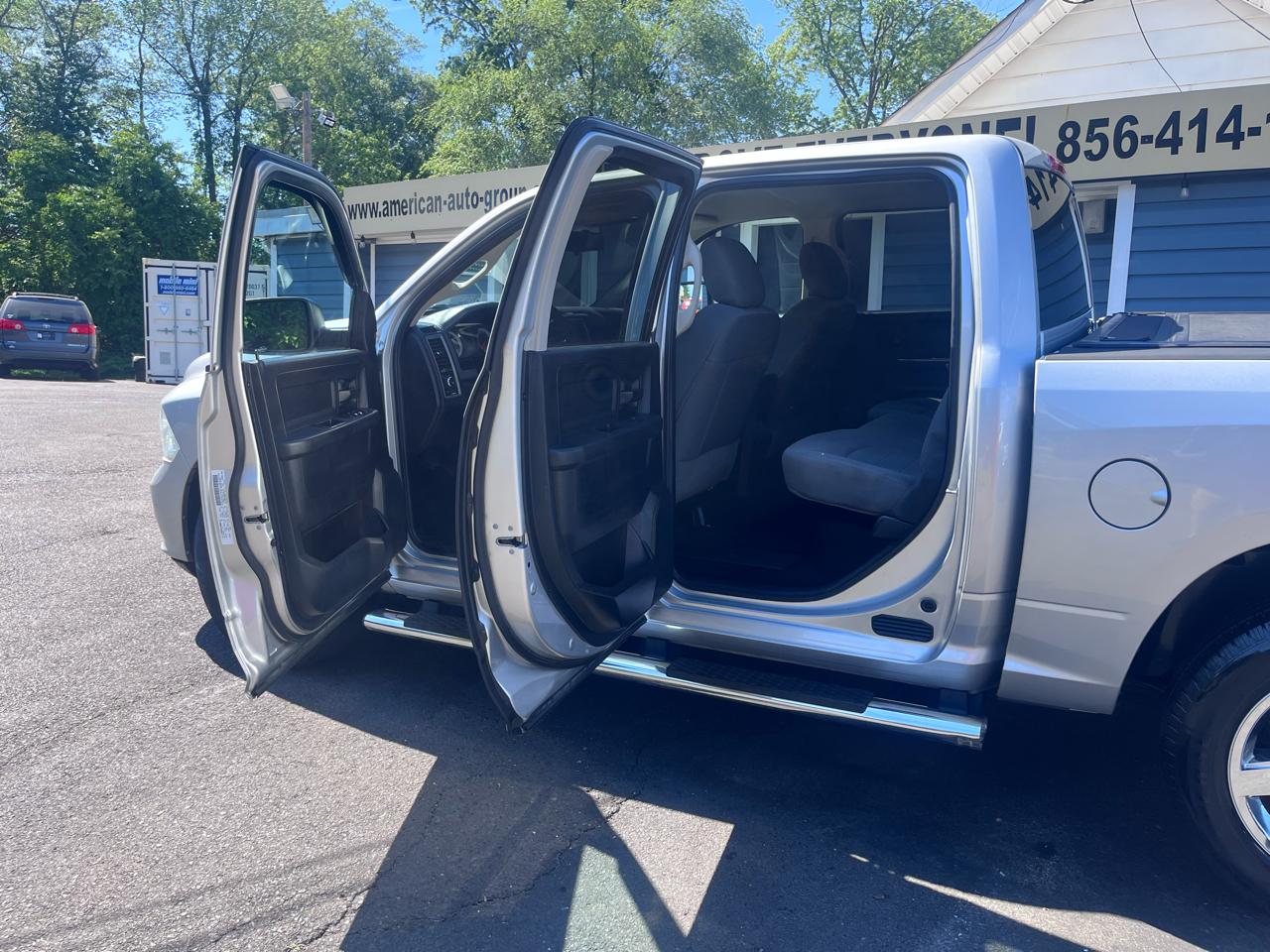 RAM 1500 4WD Crew Cab 140.5" Express 2014