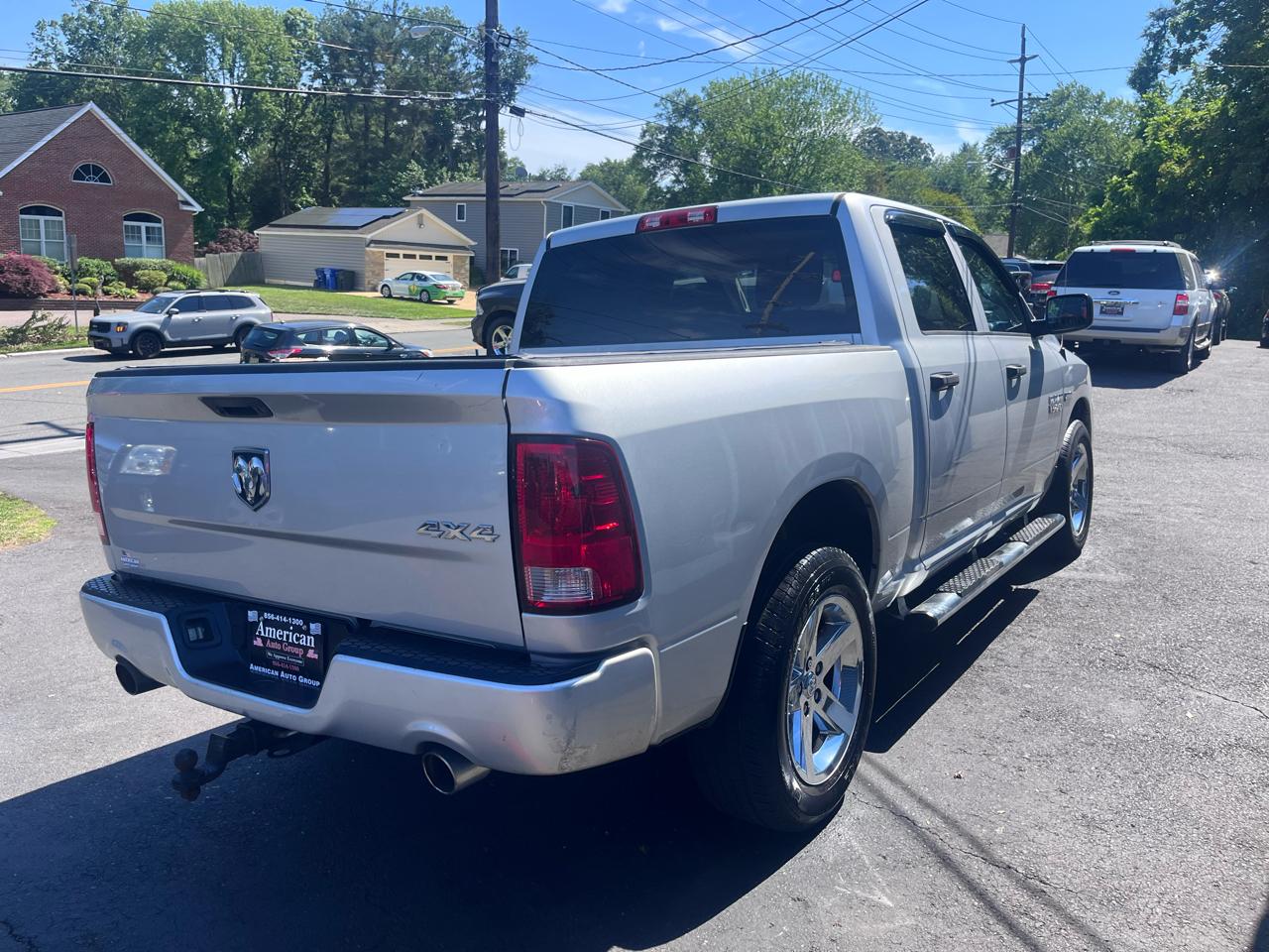 RAM 1500 4WD Crew Cab 140.5" Express 2014