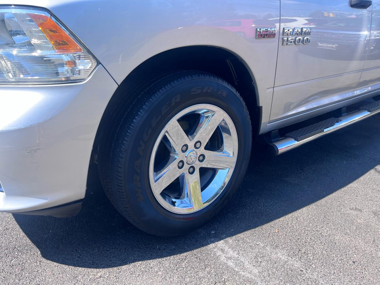 RAM 1500 4WD Crew Cab 140.5" Express 2014