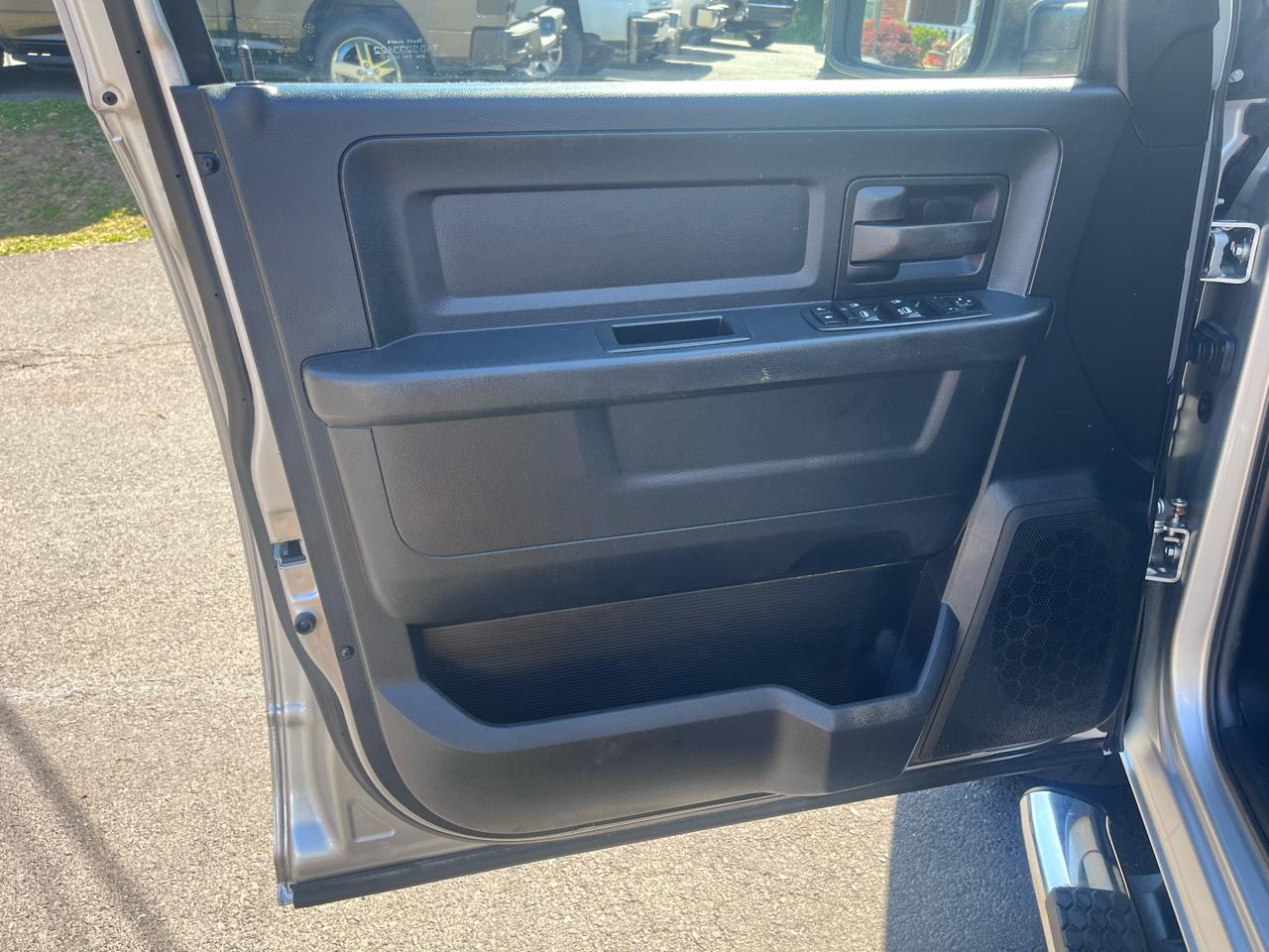 RAM 1500 4WD Crew Cab 140.5" Express 2014