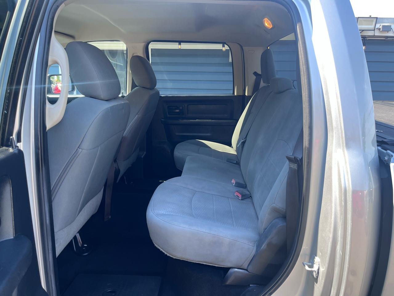 RAM 1500 4WD Crew Cab 140.5" Express 2014