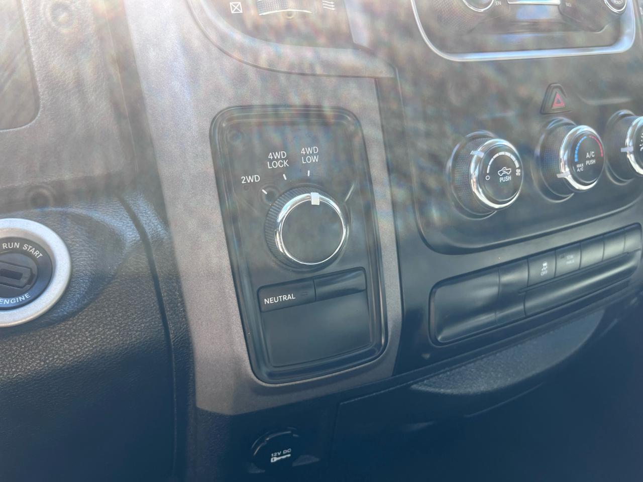 RAM 1500 4WD Crew Cab 140.5" Express 2014