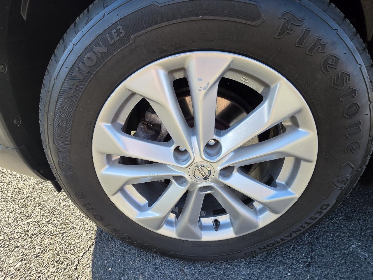 Nissan Rogue AWD 4dr SV 2016