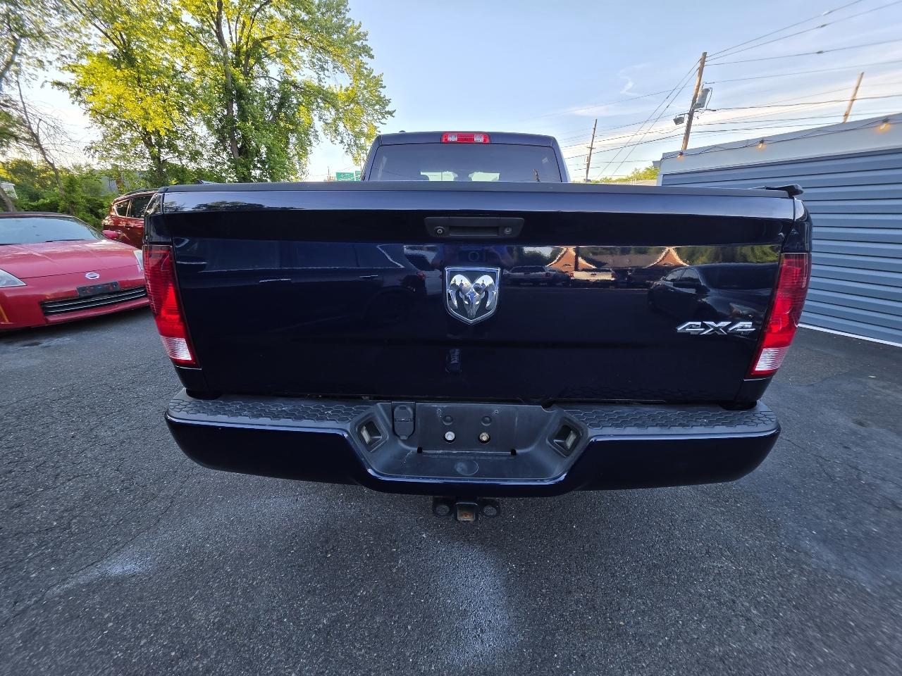 RAM 1500 Express 4x4 Quad Cab 6'4" Box 2018