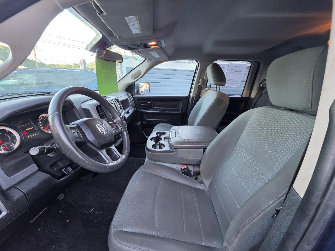 RAM 1500 Express 4x4 Quad Cab 6'4" Box 2018