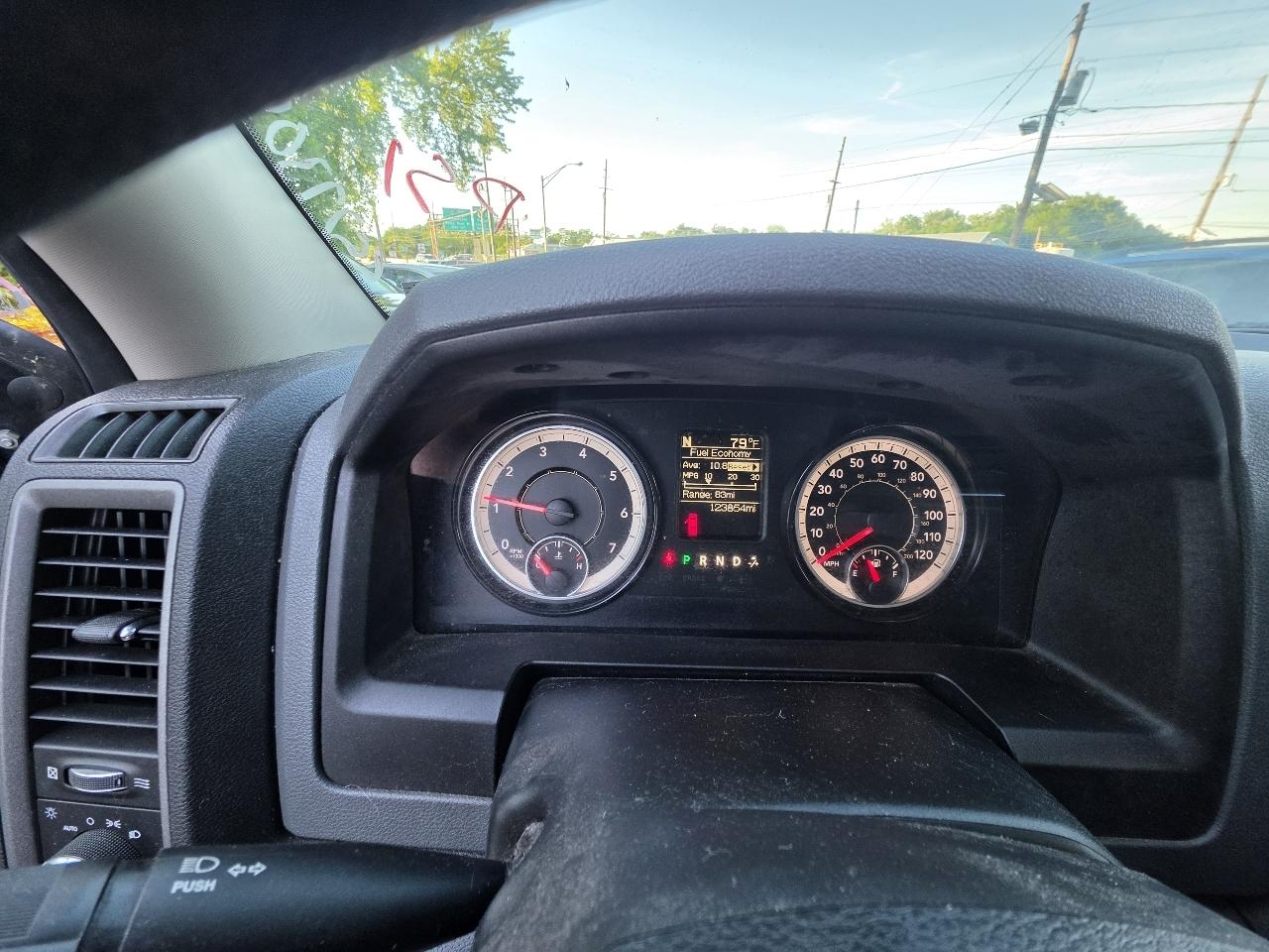 RAM 1500 Express 4x4 Quad Cab 6'4" Box 2018