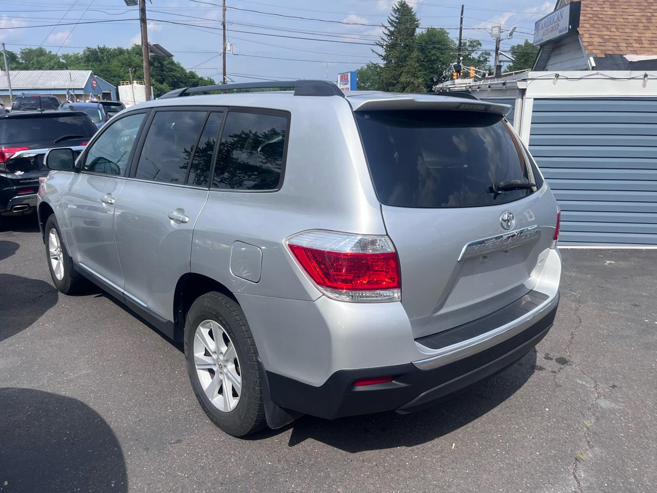 Toyota Highlander 4WD 4dr V6 (Natl) 2013