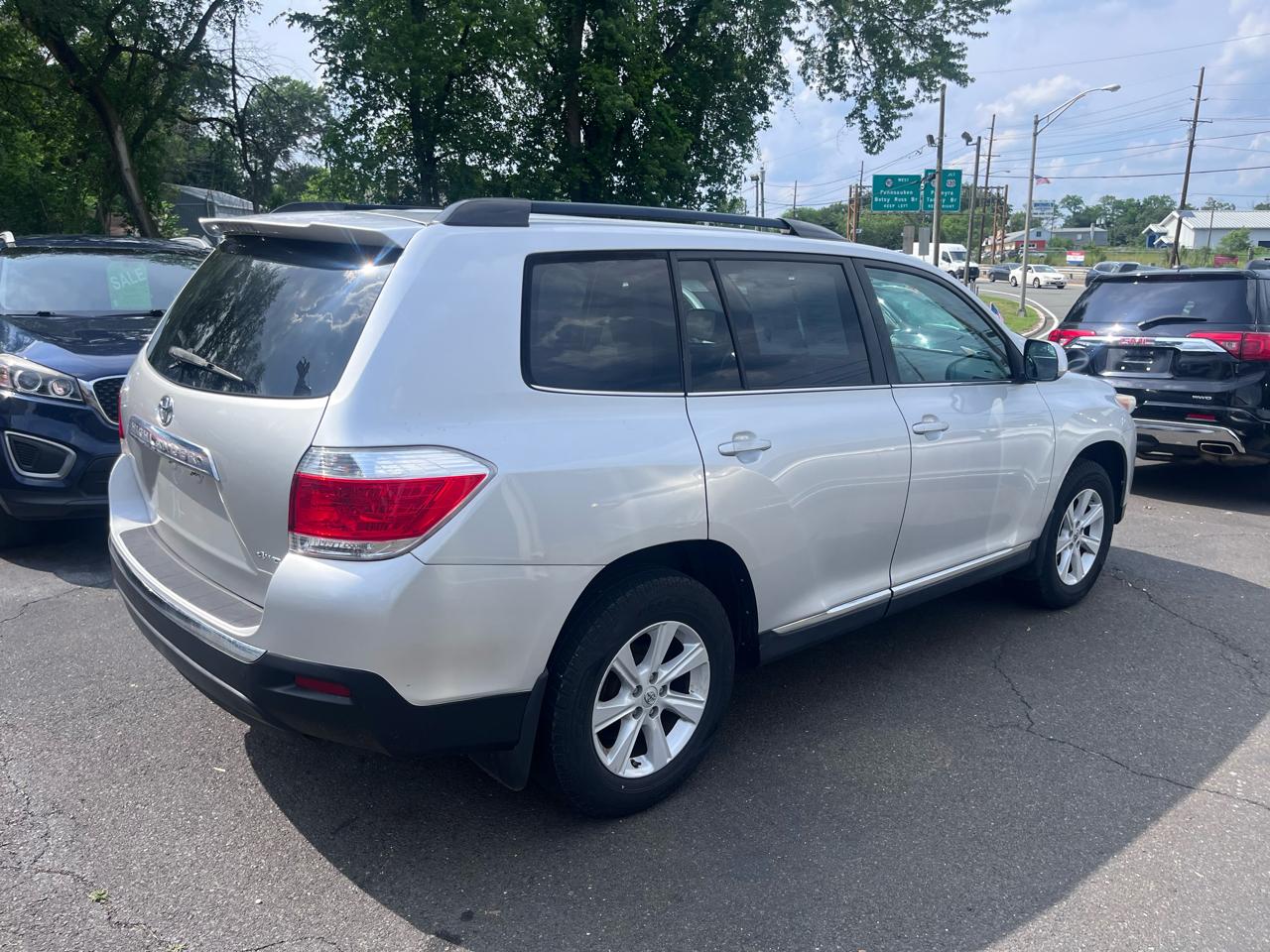 Toyota Highlander 4WD 4dr V6 (Natl) 2013