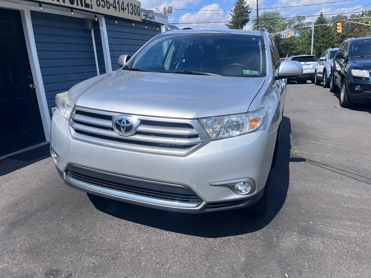 Toyota Highlander 4WD 4dr V6 (Natl) 2013