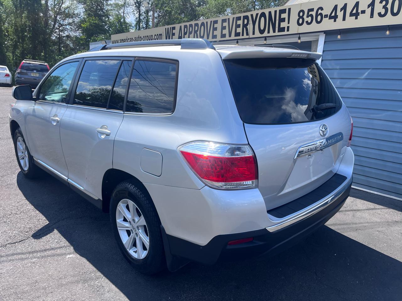 Toyota Highlander 4WD 4dr V6 (Natl) 2013