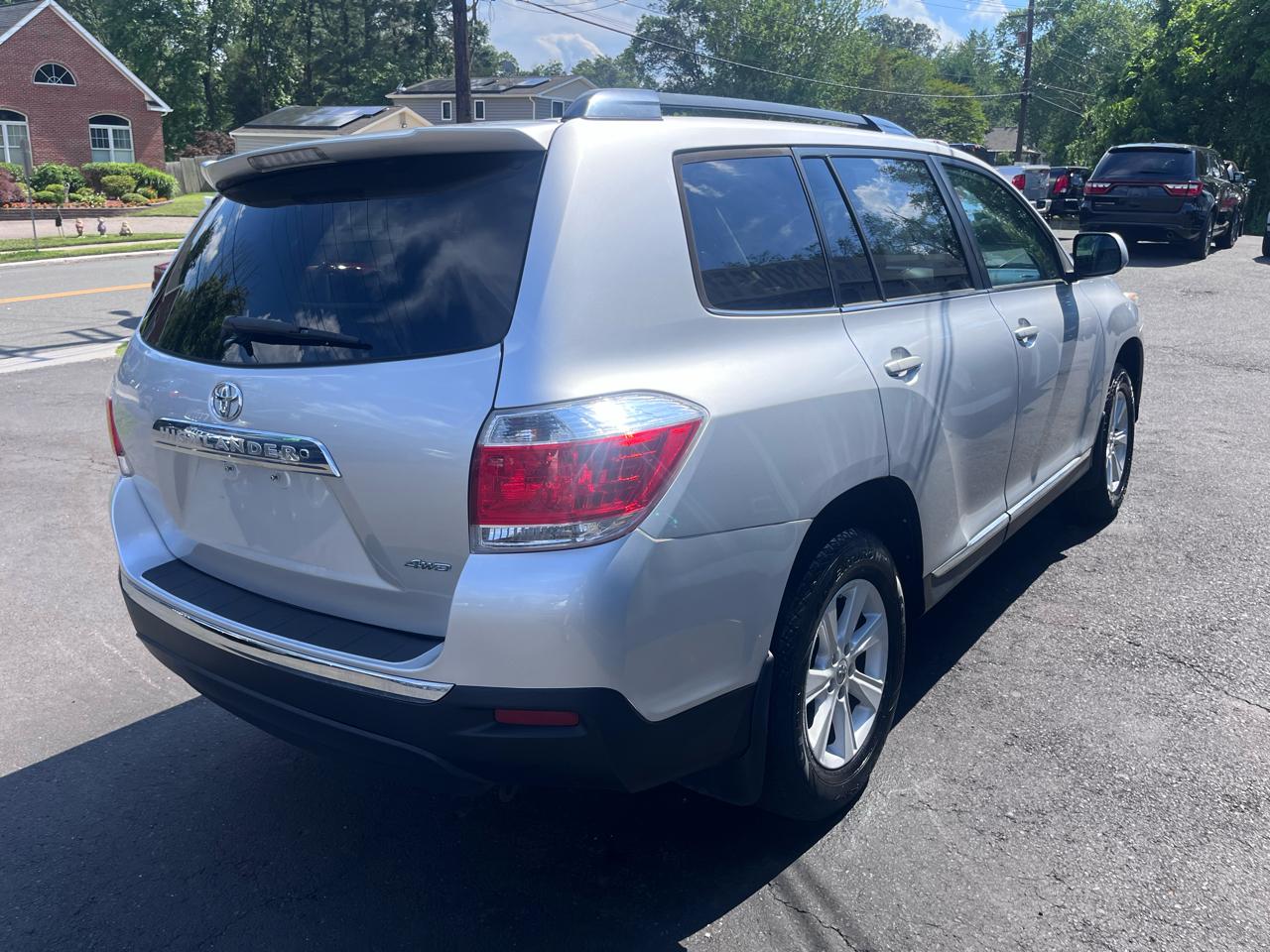 Toyota Highlander 4WD 4dr V6 (Natl) 2013