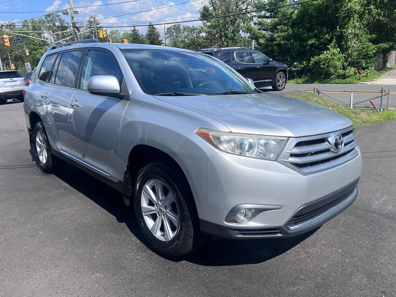 Toyota Highlander 4WD 4dr V6 (Natl) 2013