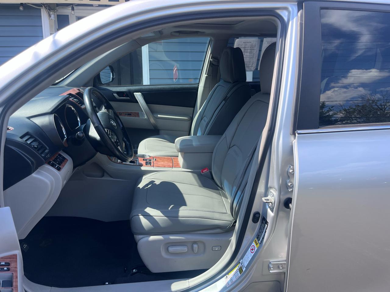 Toyota Highlander 4WD 4dr V6 (Natl) 2013