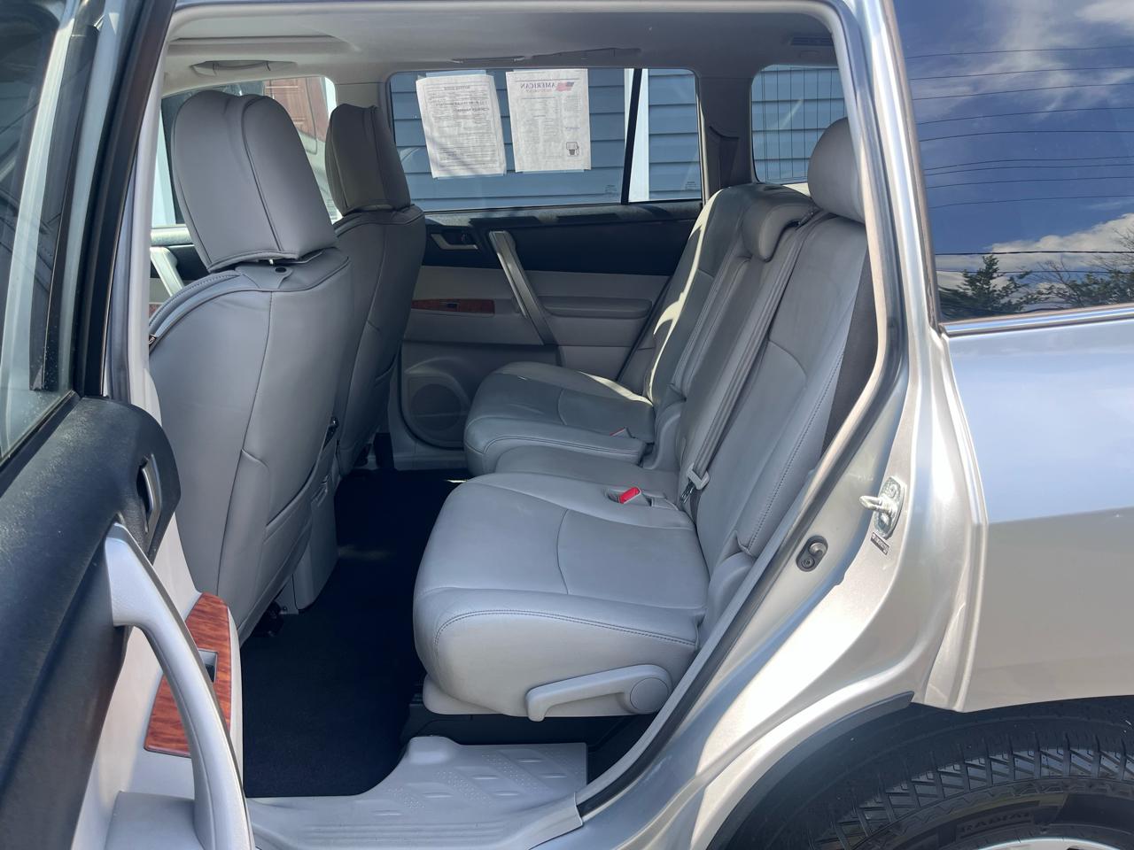 Toyota Highlander 4WD 4dr V6 (Natl) 2013