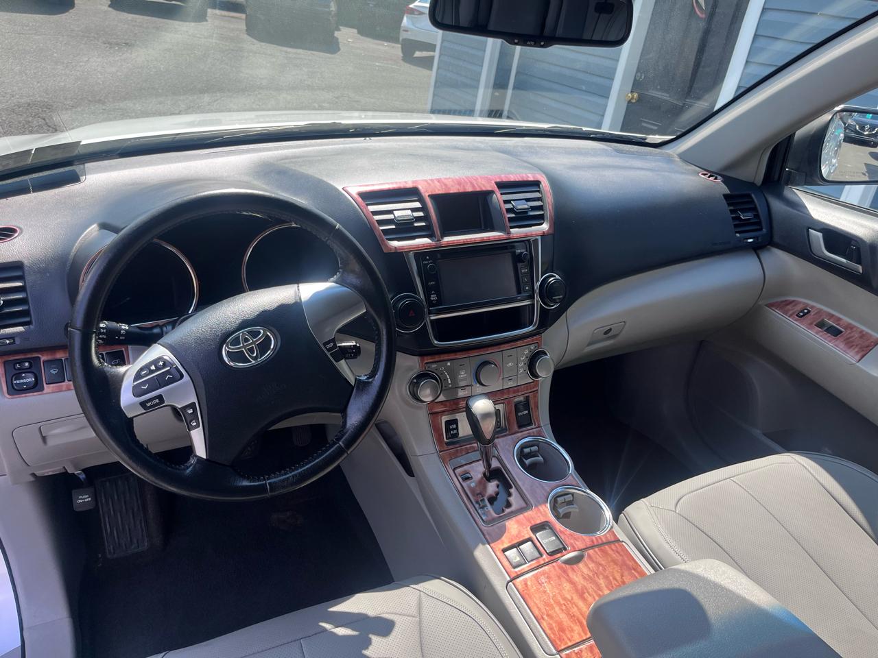 Toyota Highlander 4WD 4dr V6 (Natl) 2013
