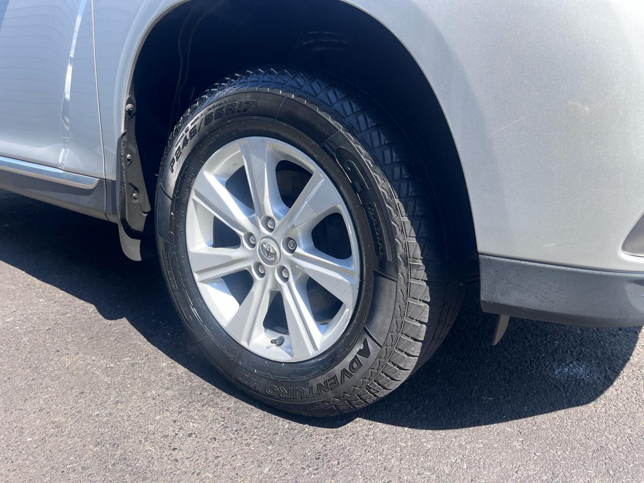 Toyota Highlander 4WD 4dr V6 (Natl) 2013
