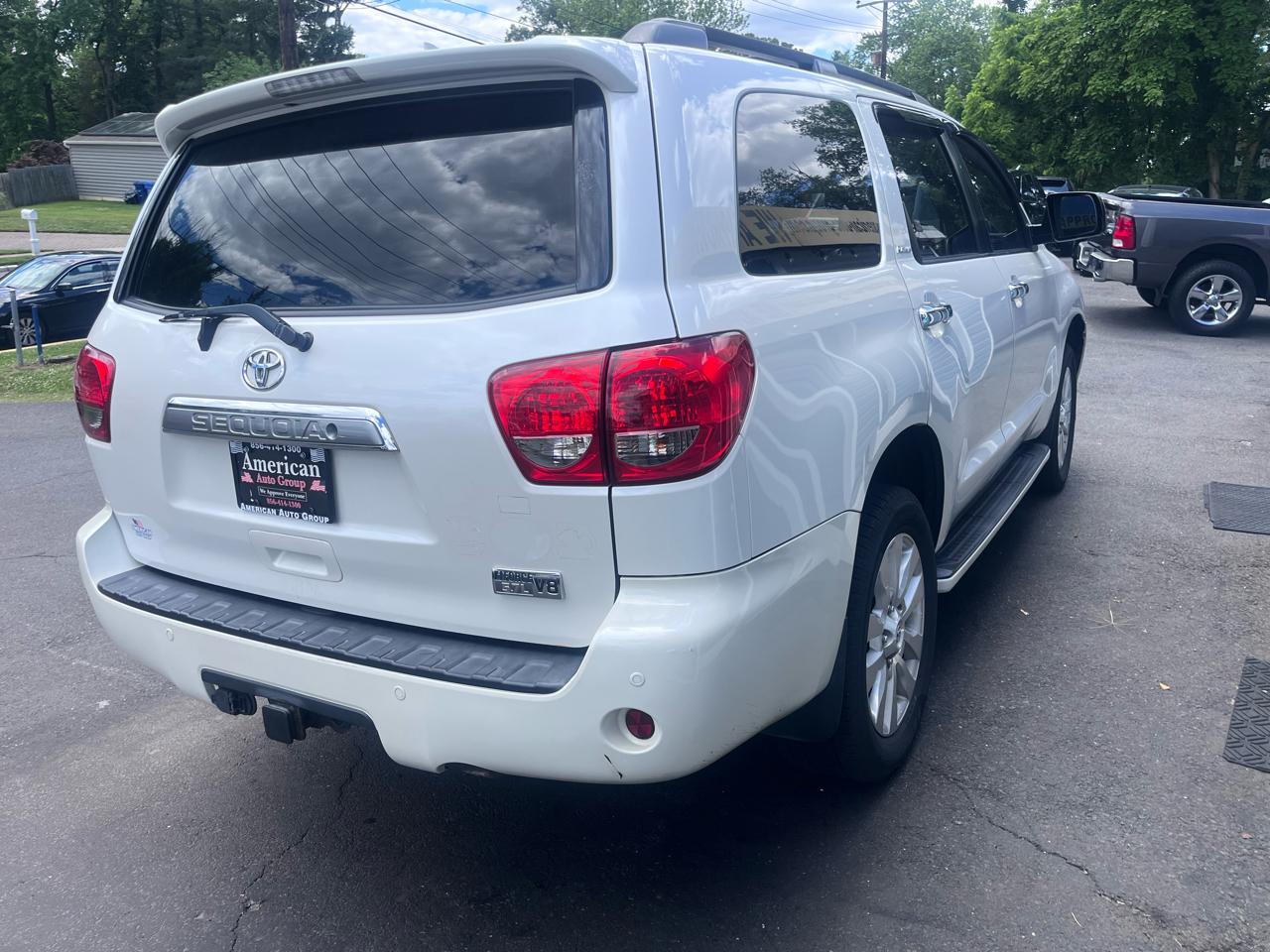 Toyota Sequoia 4WD 5.7L Platinum (Natl) 2012