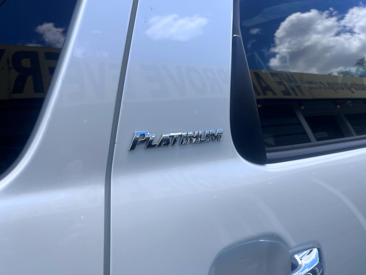 Toyota Sequoia 4WD 5.7L Platinum (Natl) 2012