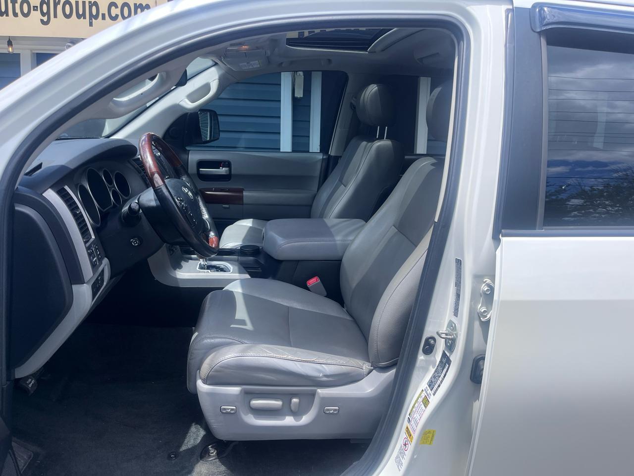 Toyota Sequoia 4WD 5.7L Platinum (Natl) 2012
