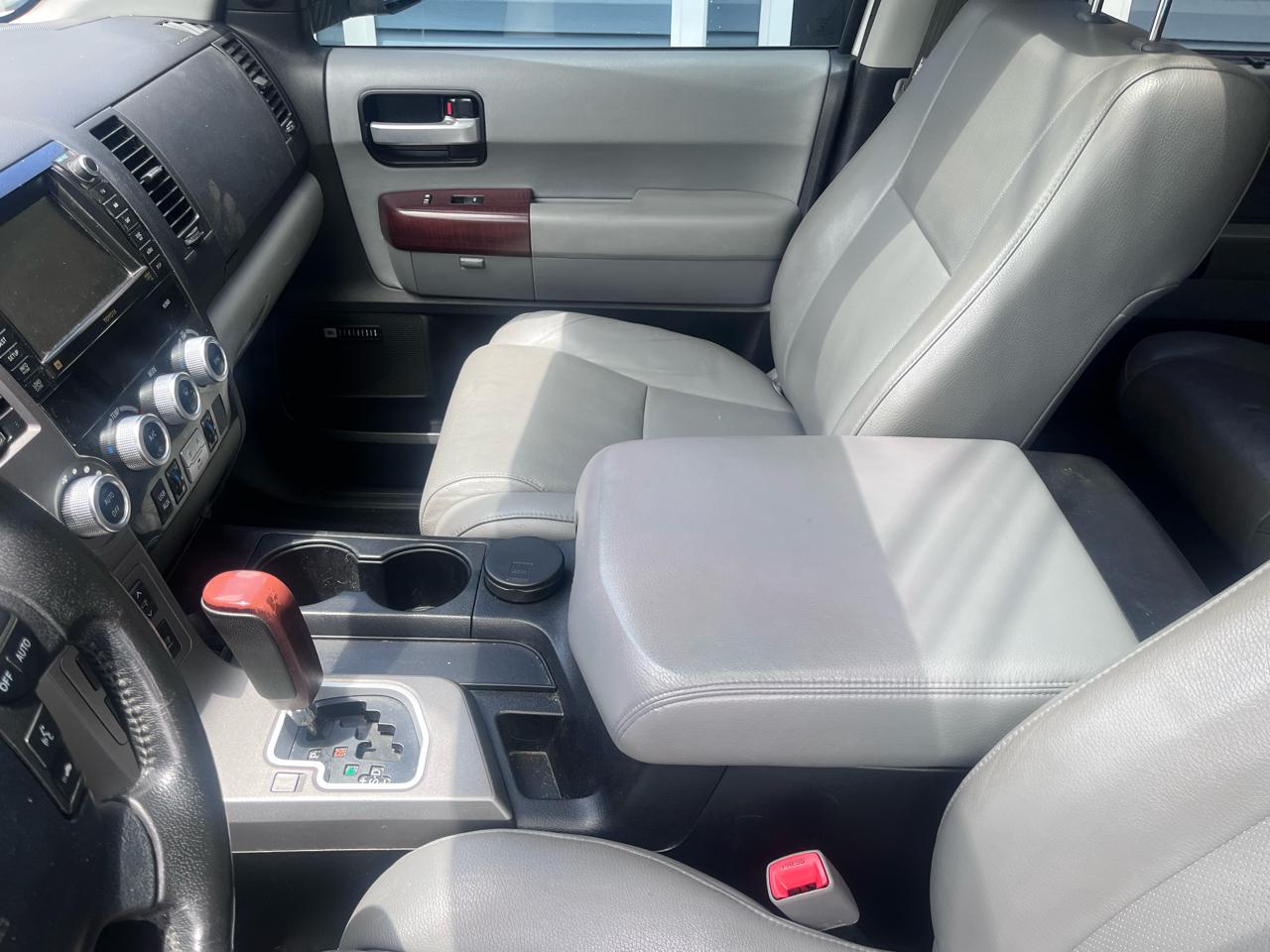 Toyota Sequoia 4WD 5.7L Platinum (Natl) 2012