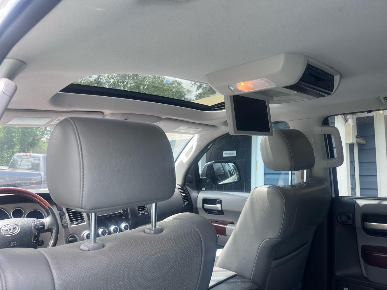Toyota Sequoia 4WD 5.7L Platinum (Natl) 2012