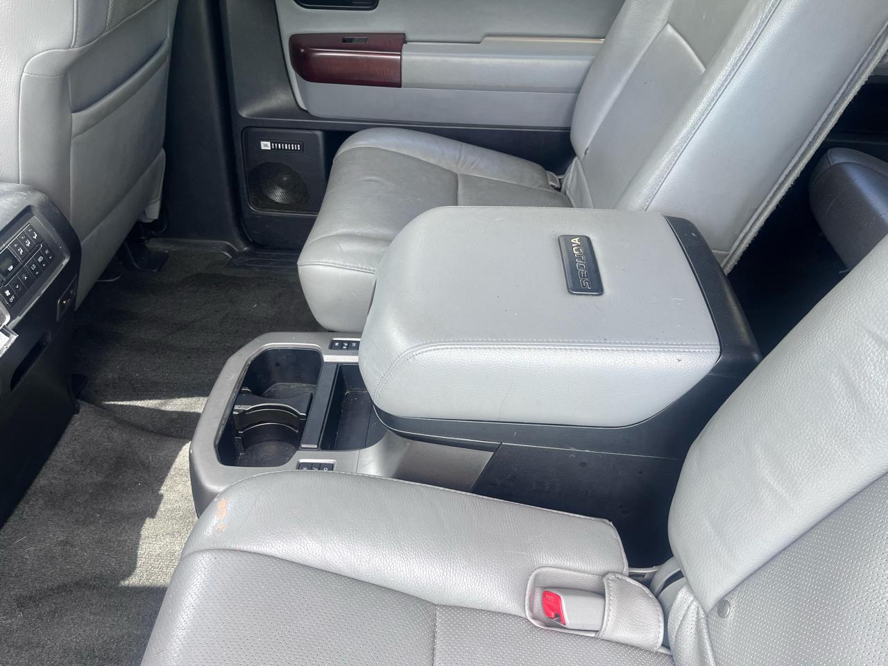 Toyota Sequoia 4WD 5.7L Platinum (Natl) 2012