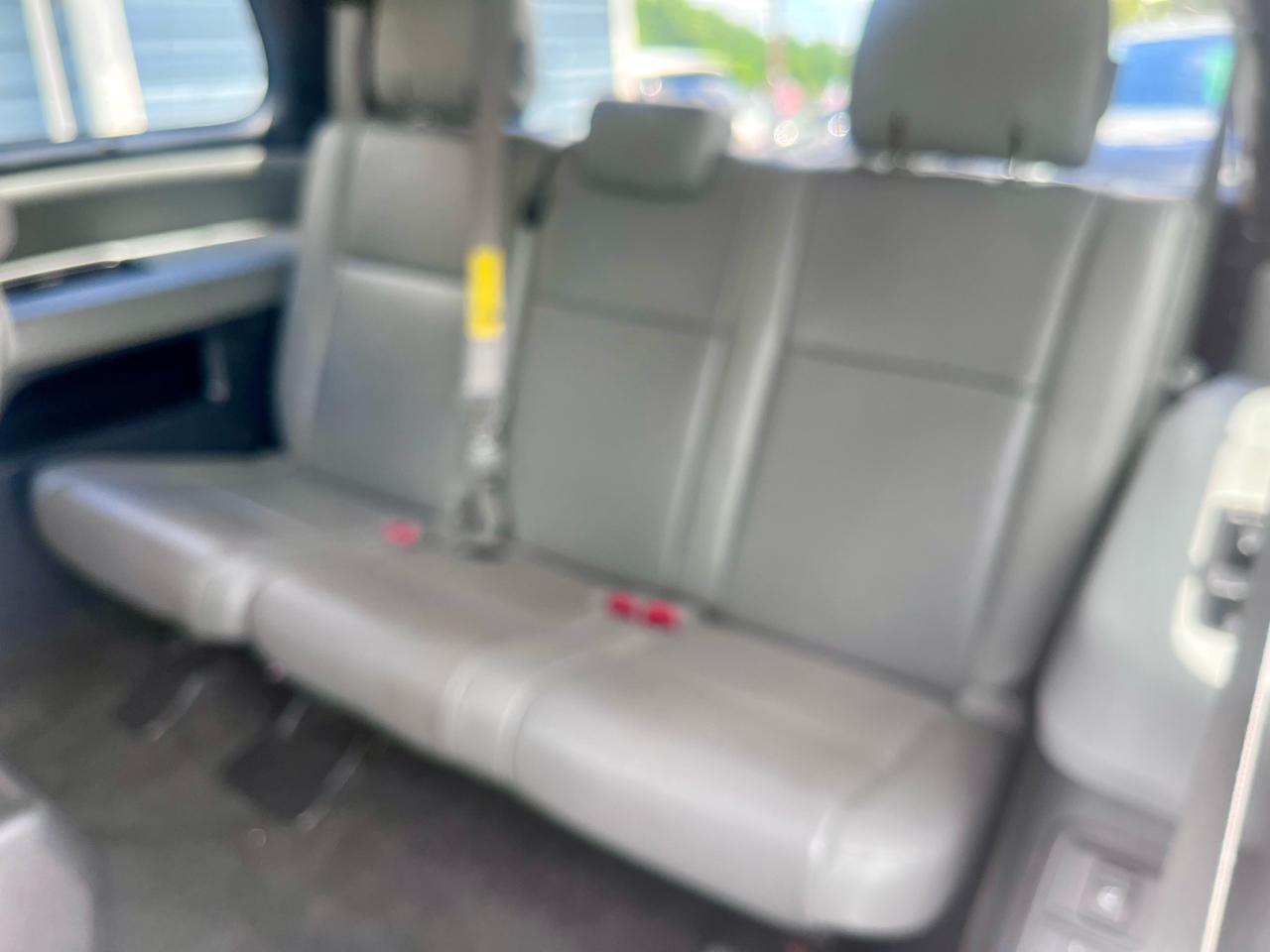 Toyota Sequoia 4WD 5.7L Platinum (Natl) 2012