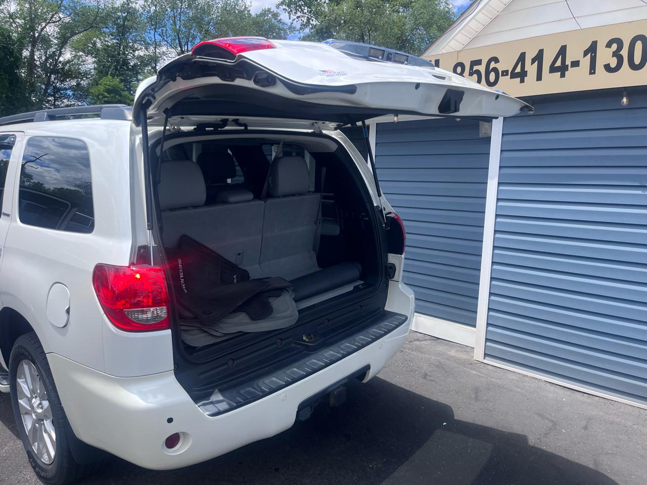 Toyota Sequoia 4WD 5.7L Platinum (Natl) 2012