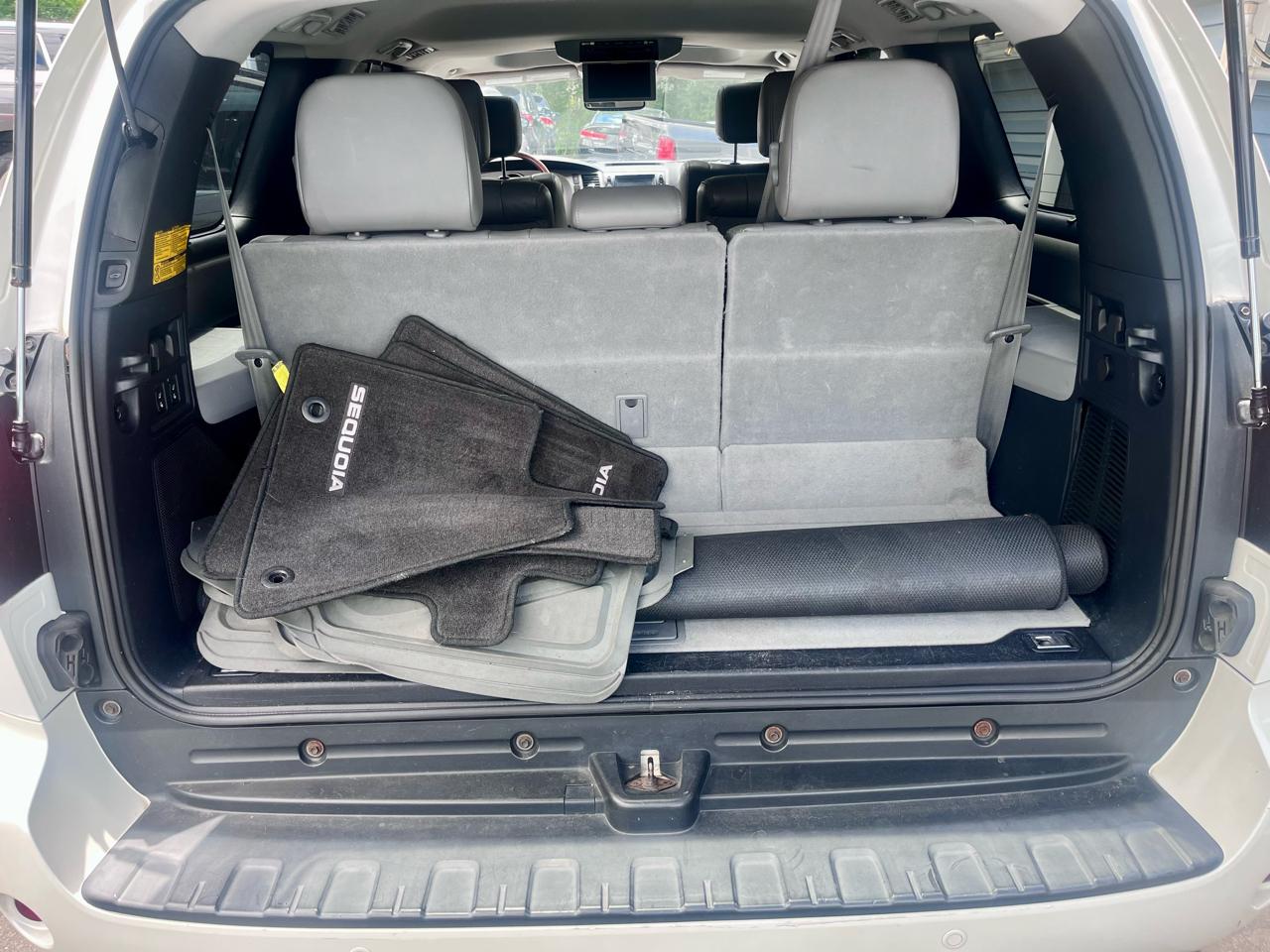 Toyota Sequoia 4WD 5.7L Platinum (Natl) 2012