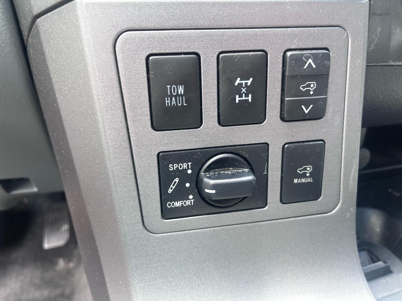 Toyota Sequoia 4WD 5.7L Platinum (Natl) 2012