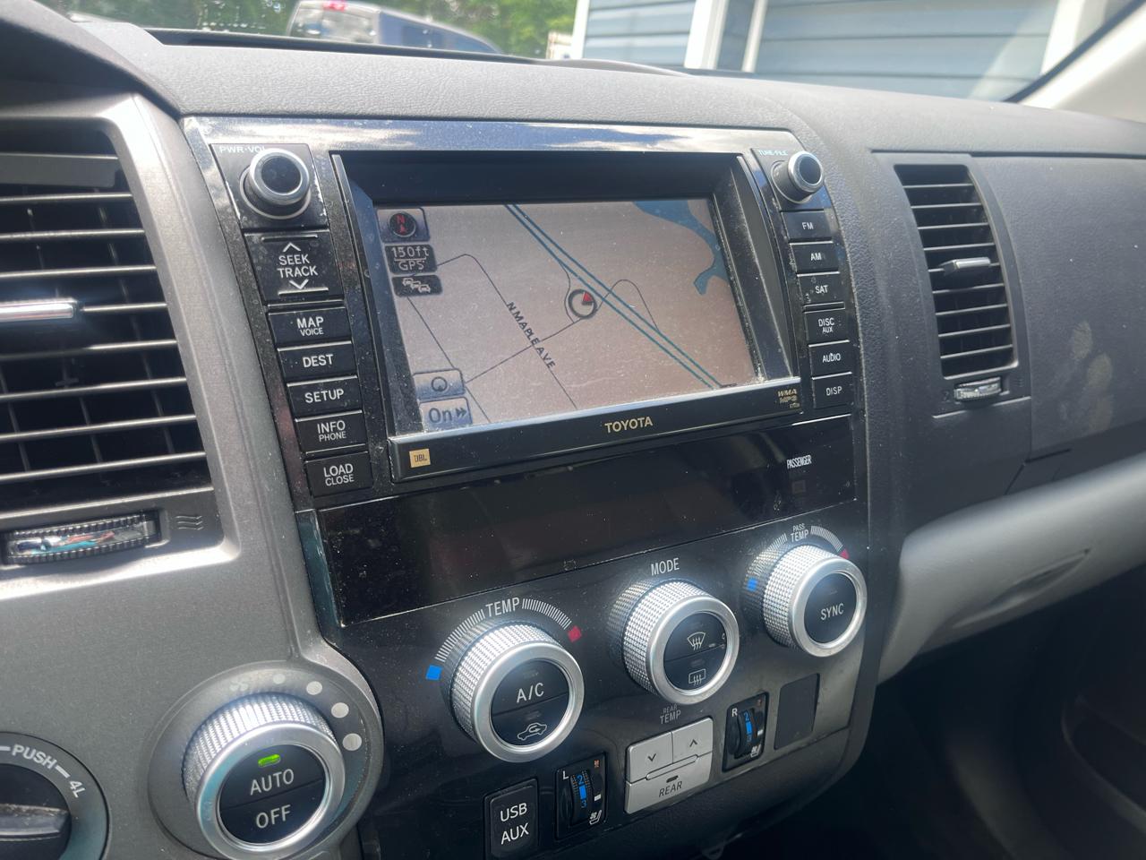 Toyota Sequoia 4WD 5.7L Platinum (Natl) 2012