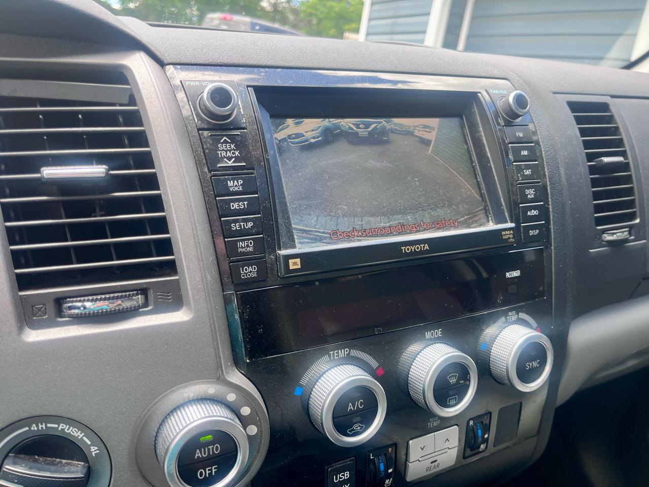 Toyota Sequoia 4WD 5.7L Platinum (Natl) 2012