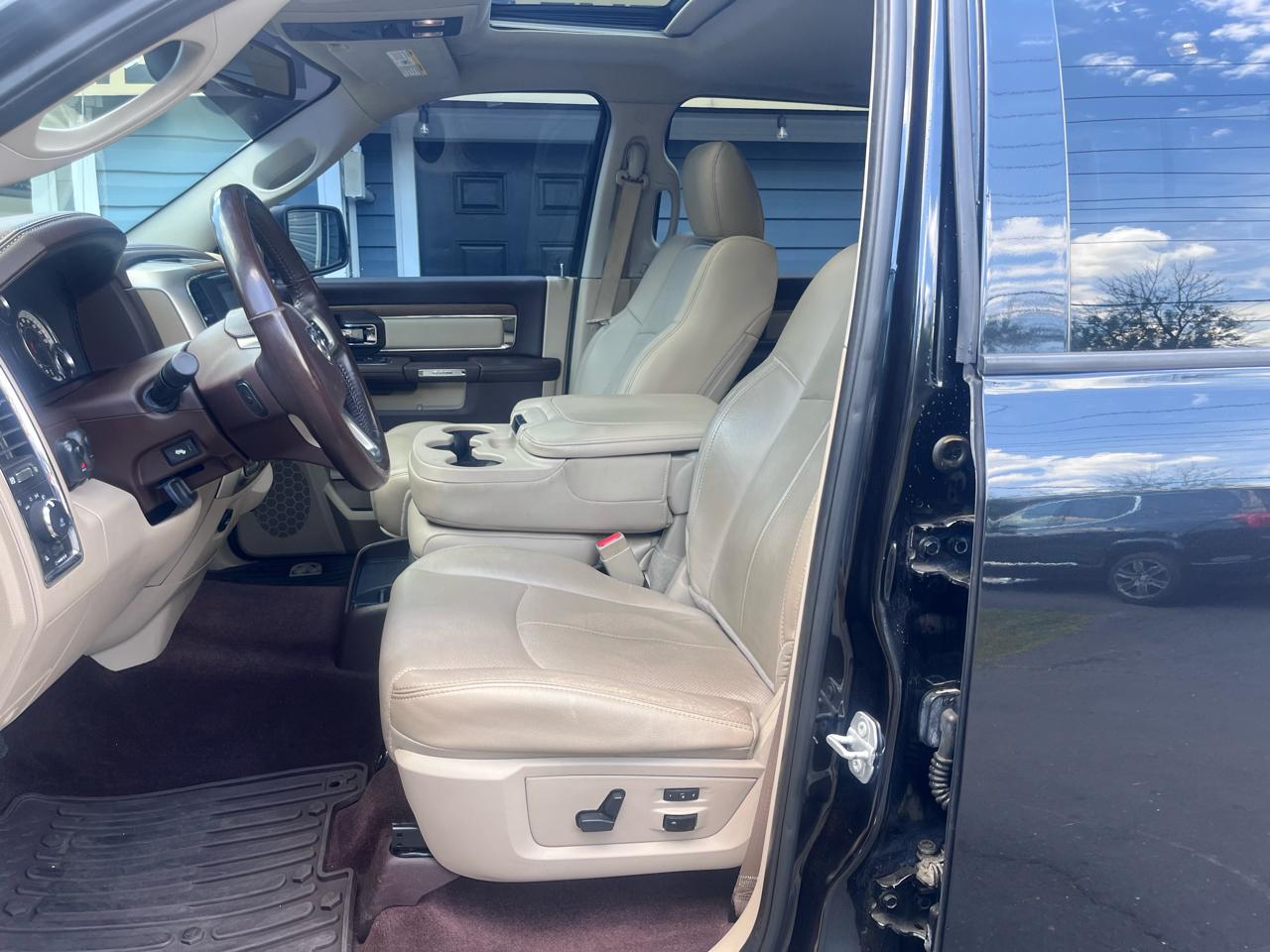 RAM 1500 Laramie 4x4 Crew Cab 5'7" Box 2018